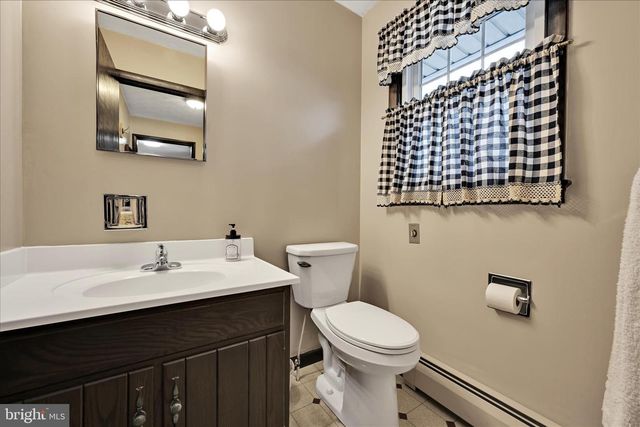 2 PERRI AVE, Myerstown, PA 17067