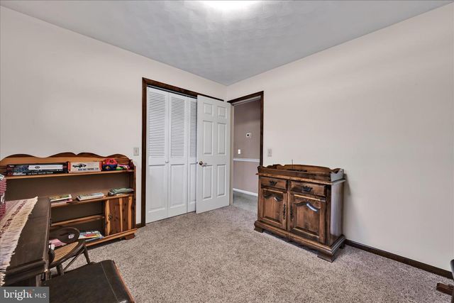 2 PERRI AVE, Myerstown, PA 17067