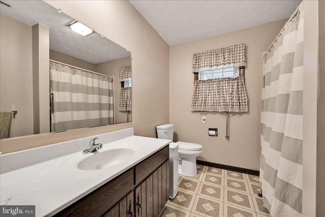 2 PERRI AVE, Myerstown, PA 17067