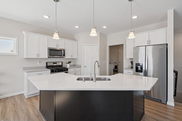 580 Alaska Loop, Cambridge, MN 55008