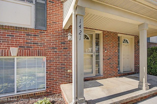 1421 Academy Lane, Lansing, MI 48906