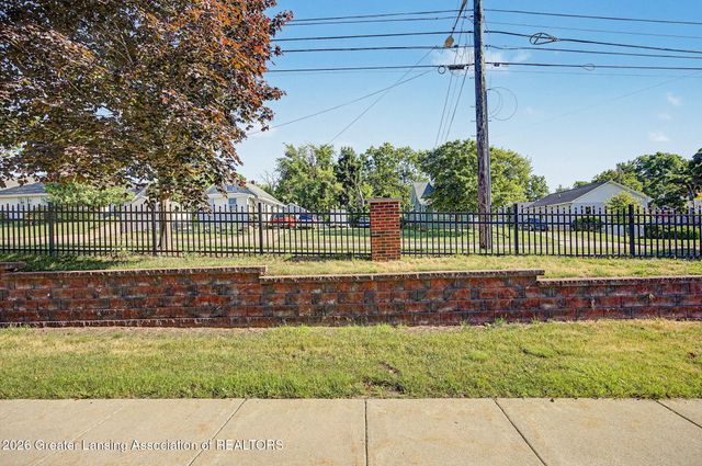 1421 Academy Lane, Lansing, MI 48906