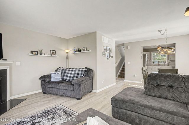 1421 Academy Lane, Lansing, MI 48906