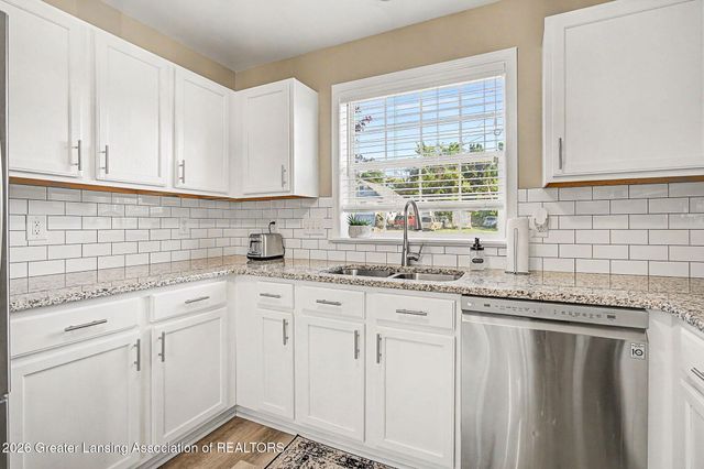 1421 Academy Lane, Lansing, MI 48906
