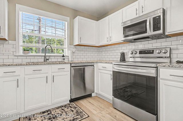 1421 Academy Lane, Lansing, MI 48906