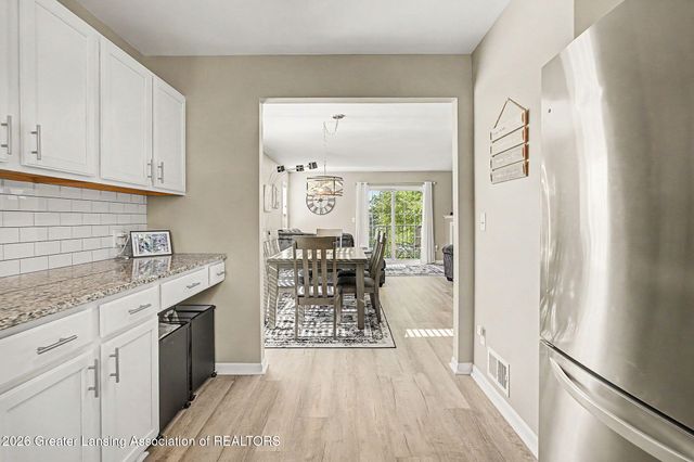 1421 Academy Lane, Lansing, MI 48906
