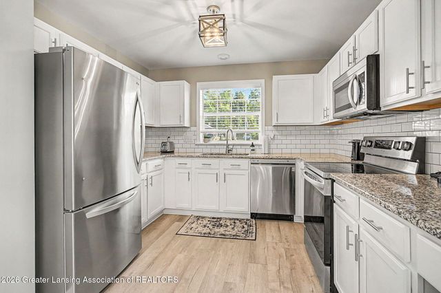 1421 Academy Lane, Lansing, MI 48906