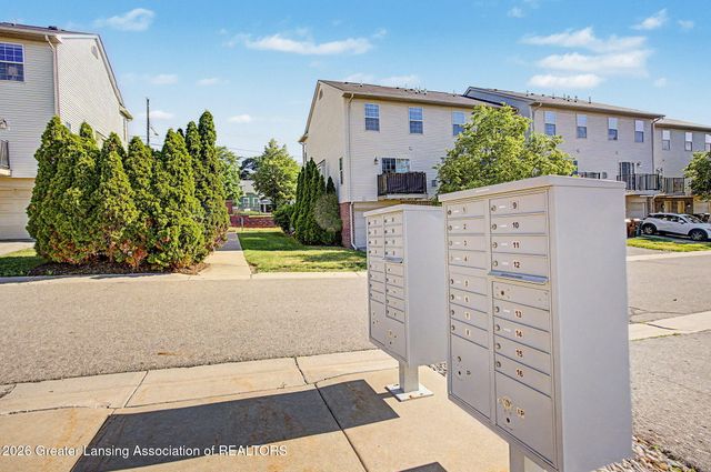 1421 Academy Lane, Lansing, MI 48906