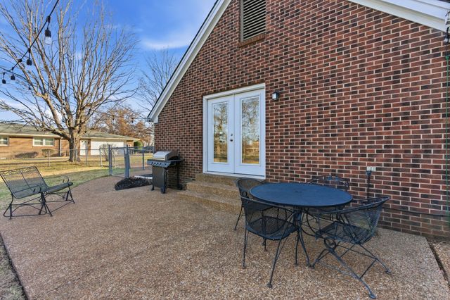 1919 Robinson Rd, Murfreesboro, TN 37130