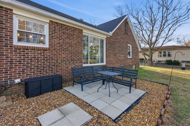 1919 Robinson Rd, Murfreesboro, TN 37130