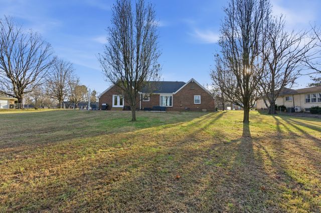 1919 Robinson Rd, Murfreesboro, TN 37130