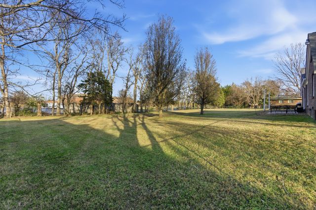 1919 Robinson Rd, Murfreesboro, TN 37130