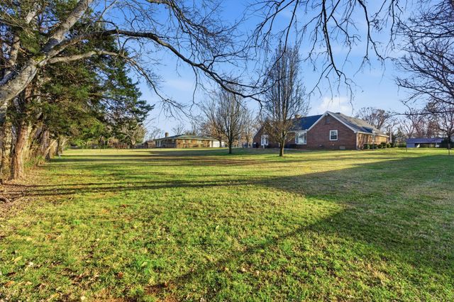 1919 Robinson Rd, Murfreesboro, TN 37130