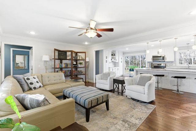 1919 Robinson Rd, Murfreesboro, TN 37130