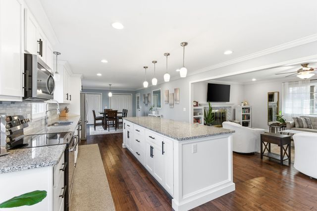 1919 Robinson Rd, Murfreesboro, TN 37130