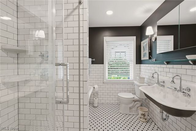 8374 Lucerne Drive, Chagrin Falls, OH 44023