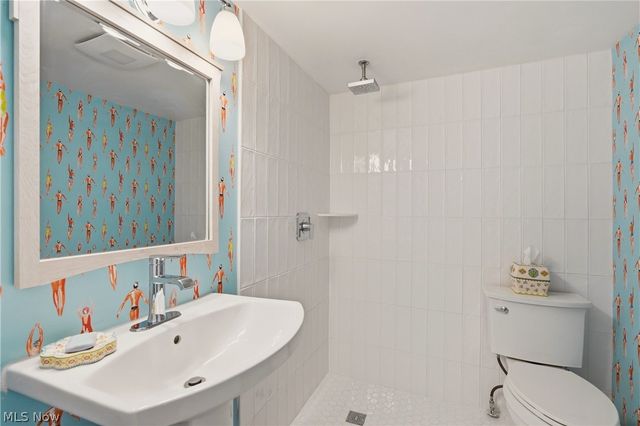 8374 Lucerne Drive, Chagrin Falls, OH 44023