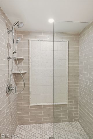 8374 Lucerne Drive, Chagrin Falls, OH 44023