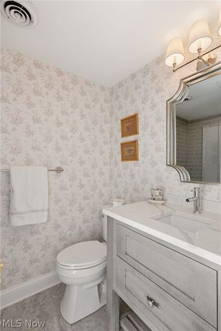 8374 Lucerne Drive, Chagrin Falls, OH 44023
