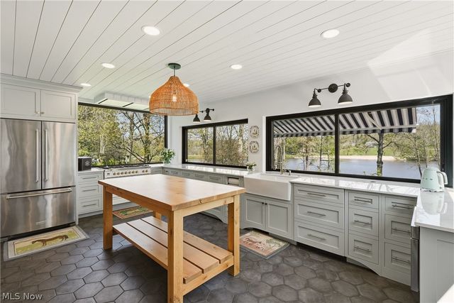 8374 Lucerne Drive, Chagrin Falls, OH 44023
