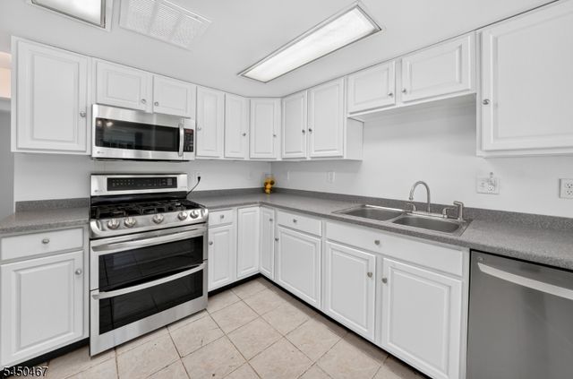 15 Harper Rd, South Brunswick Twp., NJ 08852