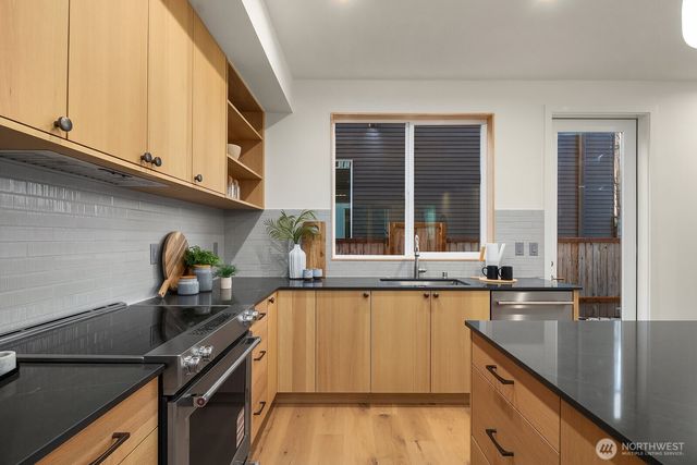 1808 E Mercer Street, Seattle, WA 98112