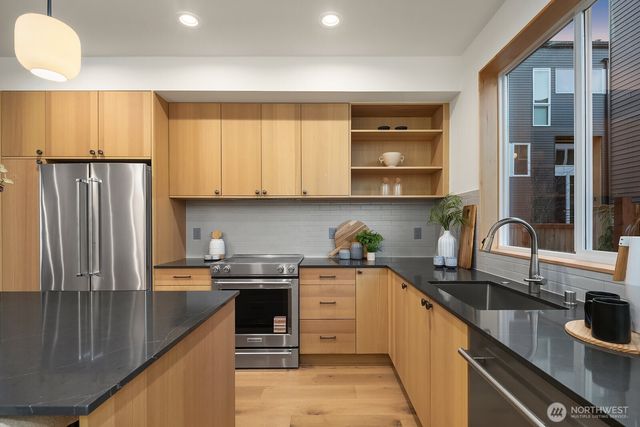 1808 E Mercer Street, Seattle, WA 98112