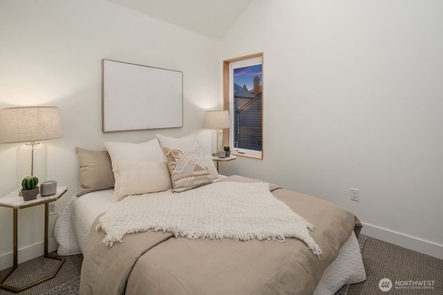 1808 E Mercer Street, Seattle, WA 98112