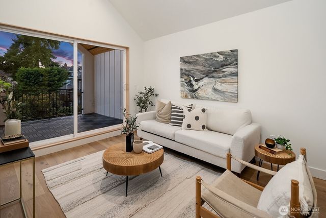 1808 E Mercer Street, Seattle, WA 98112