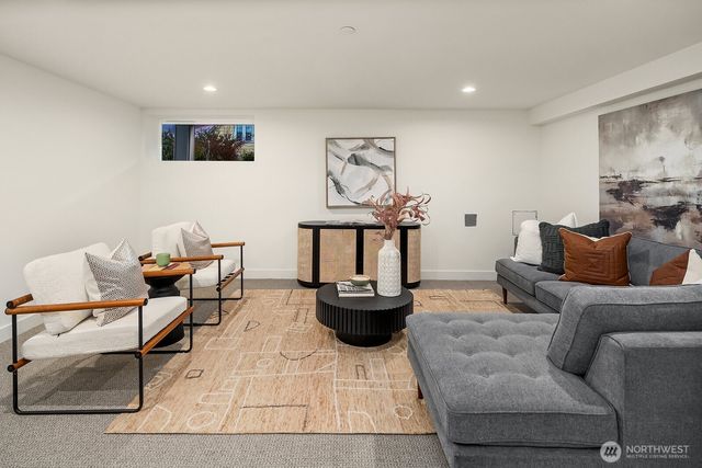 1808 E Mercer Street, Seattle, WA 98112