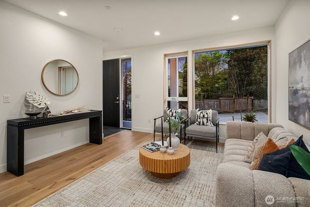 1808 E Mercer Street, Seattle, WA 98112