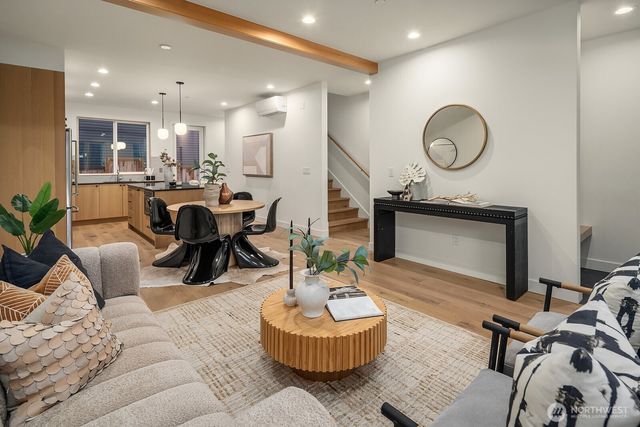 1808 E Mercer Street, Seattle, WA 98112