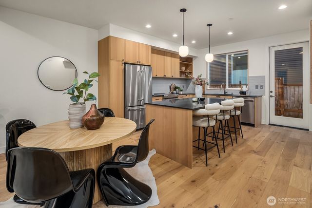 1808 E Mercer Street, Seattle, WA 98112