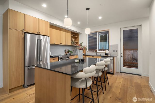 1808 E Mercer Street, Seattle, WA 98112