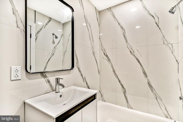 182 E HUNTINGDON ST, Philadelphia, PA 19125