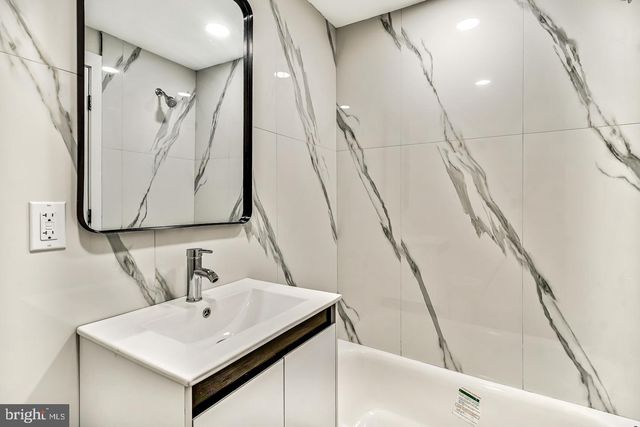 182 E HUNTINGDON ST, Philadelphia, PA 19125