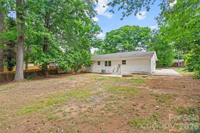 1915 Birchcrest Drive, Charlotte, NC 28205
