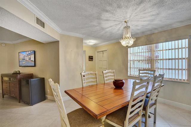 4270 NW 40th Street 211, Lauderdale Lakes, FL 33319