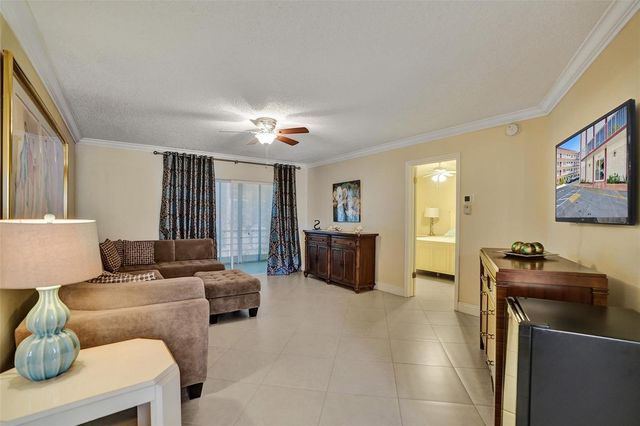 4270 NW 40th Street 211, Lauderdale Lakes, FL 33319