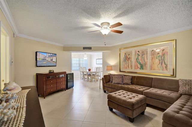 4270 NW 40th Street 211, Lauderdale Lakes, FL 33319