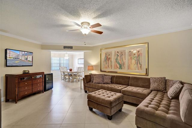 4270 NW 40th Street 211, Lauderdale Lakes, FL 33319