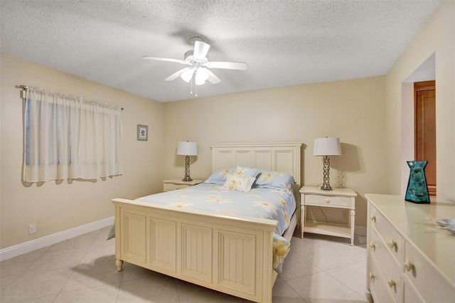 4270 NW 40th Street 211, Lauderdale Lakes, FL 33319