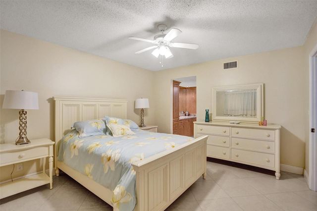 4270 NW 40th Street 211, Lauderdale Lakes, FL 33319