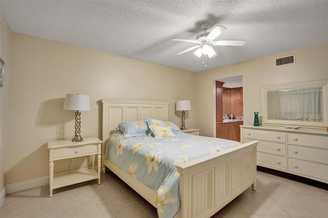 4270 NW 40th Street 211, Lauderdale Lakes, FL 33319