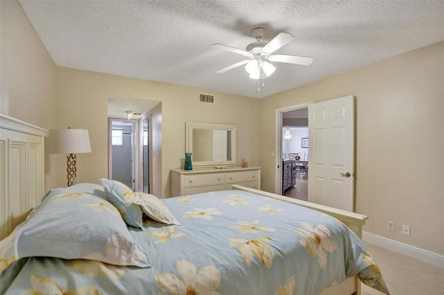 4270 NW 40th Street 211, Lauderdale Lakes, FL 33319