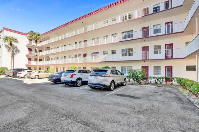 4270 NW 40th Street 211, Lauderdale Lakes, FL 33319