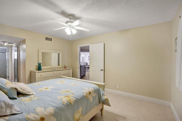 4270 NW 40th Street 211, Lauderdale Lakes, FL 33319