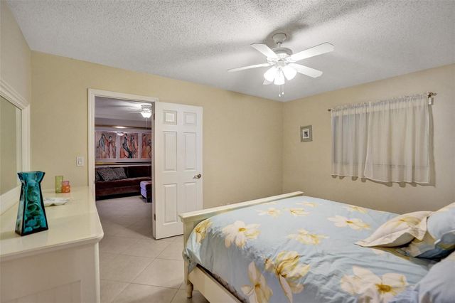 4270 NW 40th Street 211, Lauderdale Lakes, FL 33319