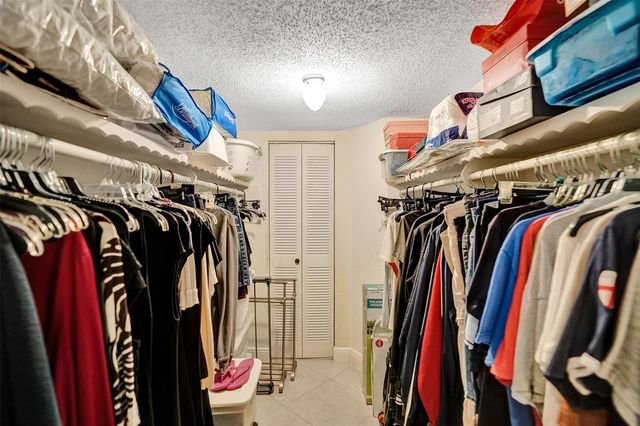 4270 NW 40th Street 211, Lauderdale Lakes, FL 33319