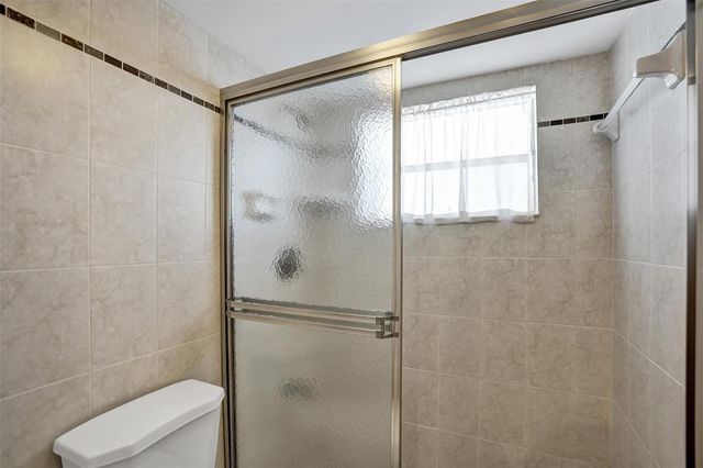 4270 NW 40th Street 211, Lauderdale Lakes, FL 33319